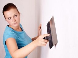 Как правильно шпаклевать стены: выбор шпаклевки и способы нанесения