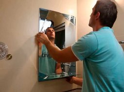 Технология крепления зеркала на стену: пошаговая инструкция