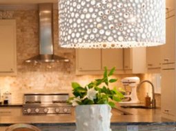 Варианты освещения на кухне: люстры и светильники
