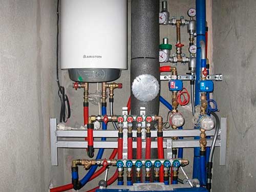 На фото показано как установить накопительный водонагреватель