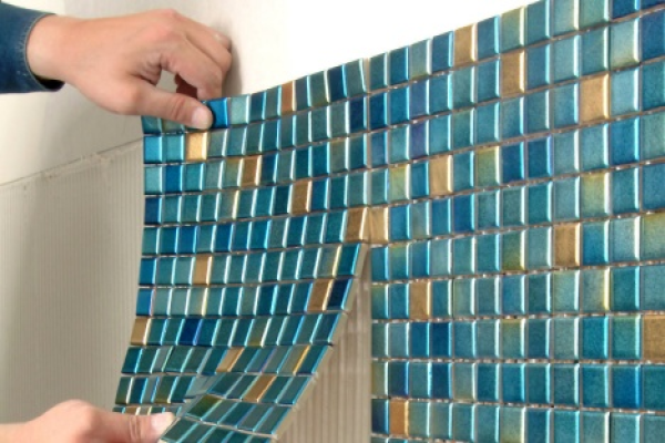 Укладка мозаичной плитки на сетке