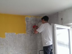 Как легко очистить стены от старой краски — эффективные способы