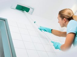 Как быстро очистить потолки — лучшие способы