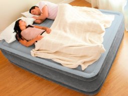 Обзор надувных двуспальных кроватей: разновидности, лучшие производители, плюсы и минусы