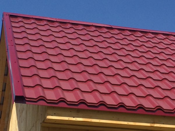 Крыша покрытая металлочерепицей
