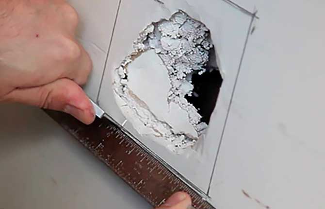 Чем заделать дыру в стене: пошаговая инструкция по восстановлении .