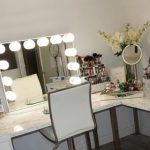 Столик для макияжа с зеркалом и подсветкой