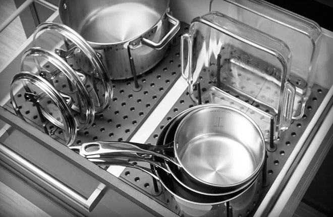 Как хранить кастрюли и сковородки